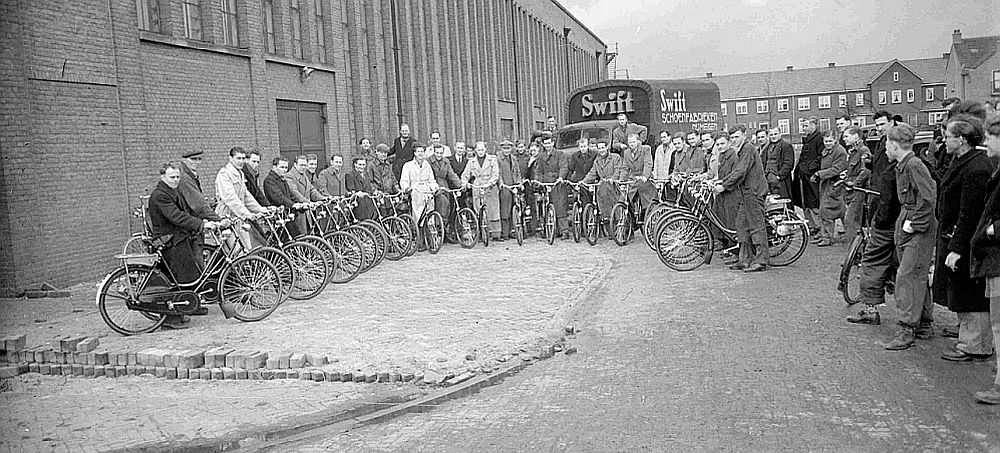 Medewerkers van de Swiftfabriek (1951)